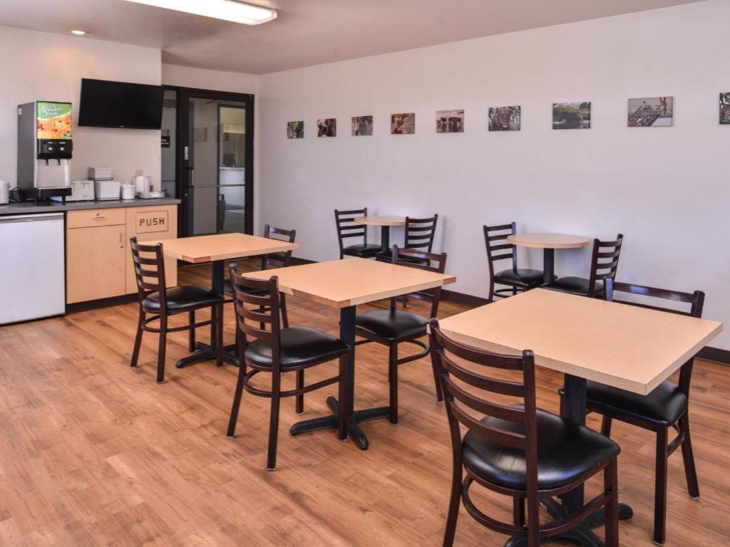 Americas Best Value Inn Missouri Valley Esterno foto