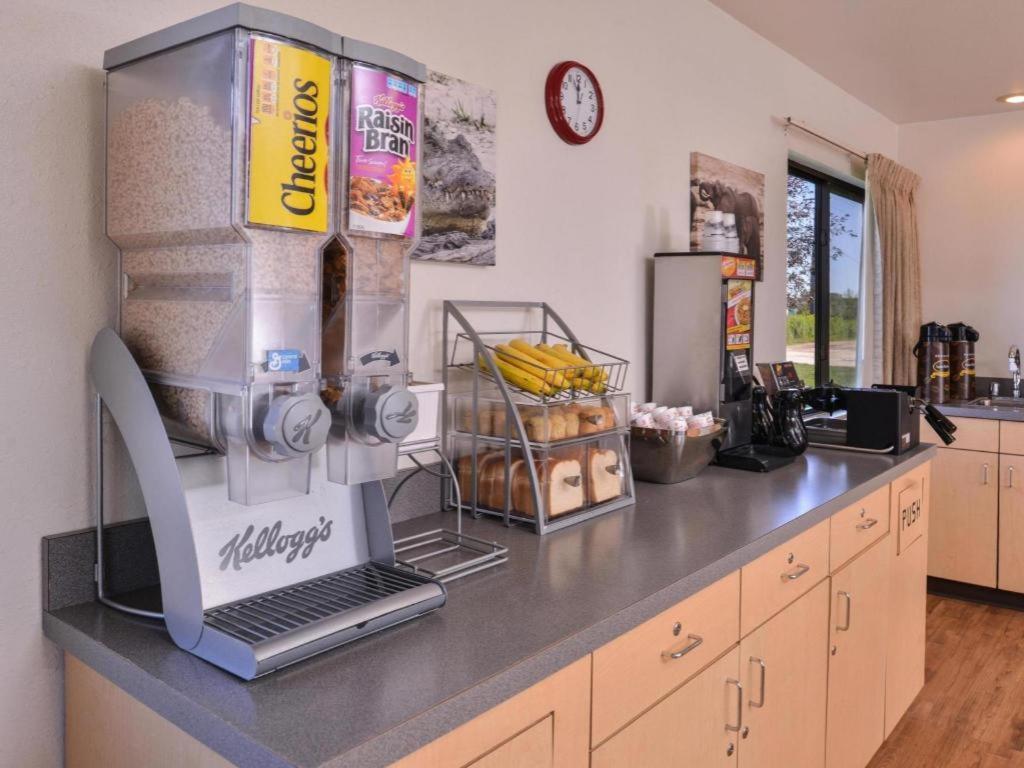 Americas Best Value Inn Missouri Valley Esterno foto