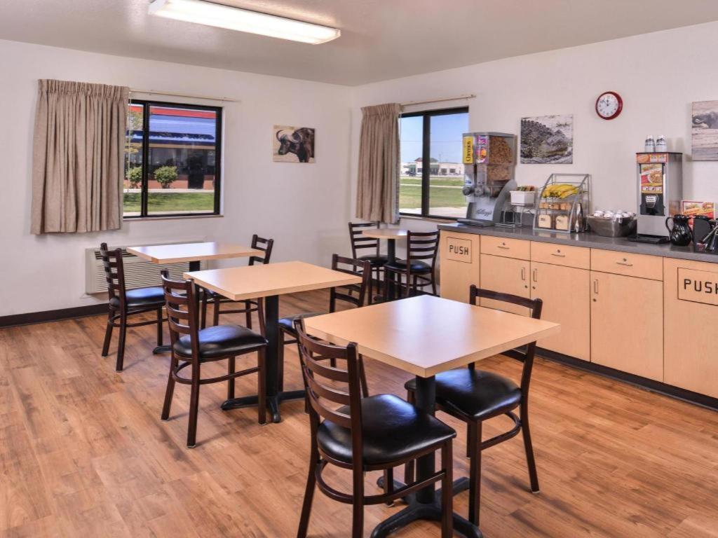 Americas Best Value Inn Missouri Valley Esterno foto